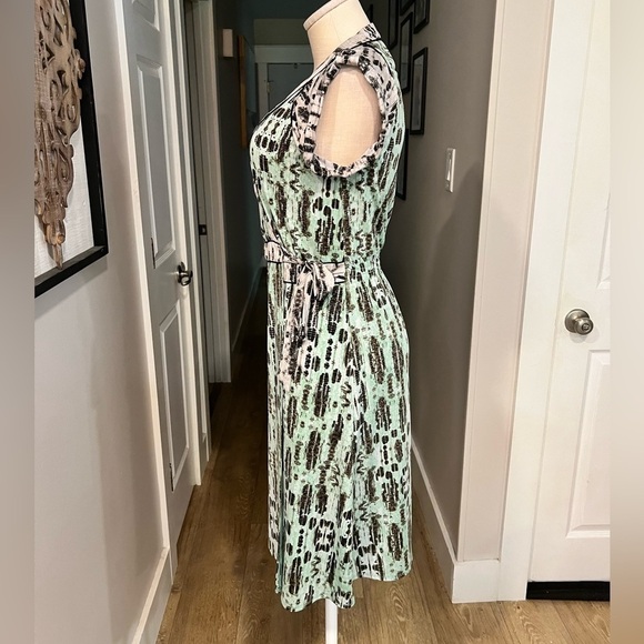 BCBGMAXAZRIA pale green and gray wrap summer short sleeve dress - Picture 5 of 15